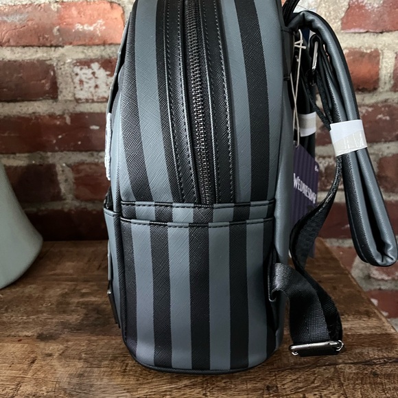Lounge fly backpack, Wednesday, Addams, new with tags just a great fun backpack - Picture 5 of 8
